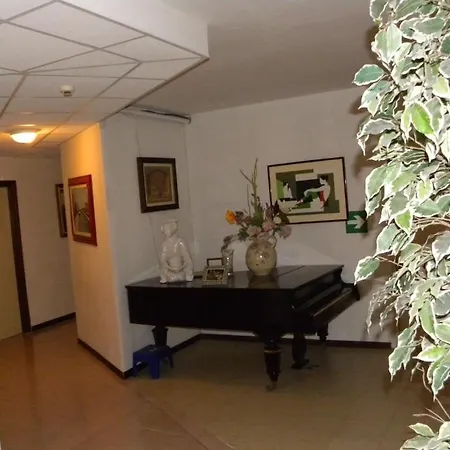 圣克鲁斯酒店 利尼亚诺萨比亚多罗